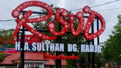 Penangkapan staf RSUD Andi Sultan Dg Radja yang diduga terlibat kasus penggunaan obat terlarang.