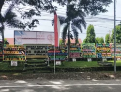 Pengusaha Karangan Bunga Panen Rezeki