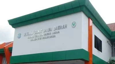 Oknum sopir ambulans RSUD Bulukumba berinisial RA diamankan di Polres akibat positif narkoba.