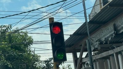 Lampu Merah dan Hijau Nyala Bersamaan, Pengguna Jalan Bingung 