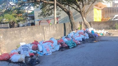 Warga Mengaku Sakit Perut Akibat Bau Sampah di Pasar Sentral 