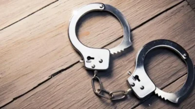 Anggota DPRD Bulukumba Juandy Tandean saat memberikan keterangan terkait pencabutan laporan.