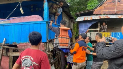BPBD Bulukumba mengevakuasi warga terdampak banjir