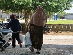 Desa Bontonyeleng Dapat 260 Karung Beras Bantuan Bulog