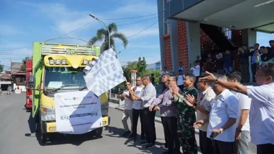 Bupati Bulukumba Andi Utta melepas bantuan pangan beras pemerintah di Gedung Pinisi.