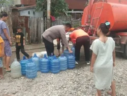 BPBD Salurkan Air Bersih Ke Korban Banjir Luapan Air Sungai Bialo 