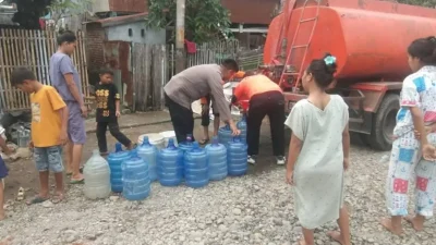 BPBD Bulukumba mendistribusikan air bersih ke warga terdampak banjir