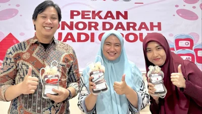 Suasana antusiasme karyawan saat mengikuti kegiatan donor darah di lingkungan Huadi Group