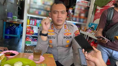 Polisi menyelidiki handphone milik perakit bom ikan dari Kajang Bulukumba