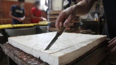 Pabrik tahu di Gantarang Bulukumba yang ditutup sementara oleh DLHK karena masalah IPAL