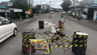 Lubang besar di jalan nasional Sultan Hasanuddin Bulukumba