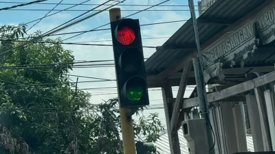Lampu traffic light di Bulukumba nyala merah dan hijau bersamaan