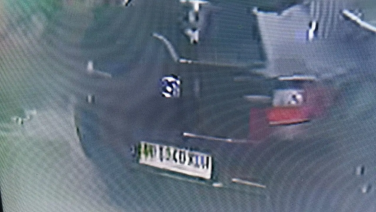 Tangkapan layar CCTV diduga mobil pelaku tabrak lari di Bulukumba.