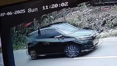 Tangkapan layar CCTV mobil terduga pelaku tabrak lari IRT di Bulukumba