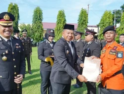 Om Ucu, Penakluk Pohon Tumbang Terima Penghargaan 