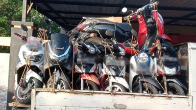 Deretan motor bekas yang dipajang di salah satu usaha penjualan motor di Bulukumba.