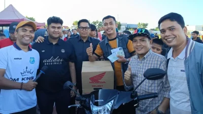 Penonton Yang Dapat Sepeda Motor Laga Bulukumba Lawan Bantaeng