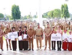 Tepati Janji Politik, Andi Utta -Edy Manaf Serahkan Bantuan Seragam Sekolah Gratis