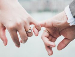 Kades Perempuan Dipergoki Selingkuh,Suami Minta Pria Selingkuhan Lamar Istri