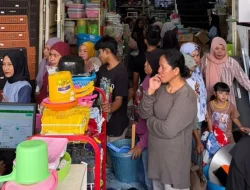 Tradisi 10 Muharram, Emak-emak di Bulukumba Serbu Pedagang Alat Dapur