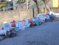 Warga Mengaku Sakit Perut Akibat Bau Sampah di Pasar Sentral 