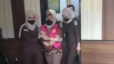 Terdakwa kasus korupsi Bulog Bulukumba saat menjalani sidang putusan di Pengadilan Tipikor Makassar.