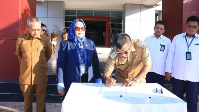 Penandatanganan kerjasama bantuan hukum gratis oleh Bupati dan Ketua PN Bulukumba