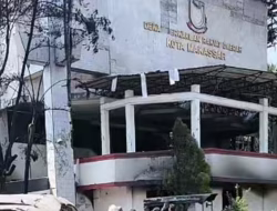DPRD Makassar Dibakar, 67 Mobil Hangus , Tiga Orang Tewas