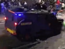 Driver Ojol Dikabarkan Tewas Tergilas Mobil Brimob Saat Demo