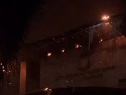 Demo Malam, Gedung DPRD Kota Makassar Dikabarkan Dibakar Massa