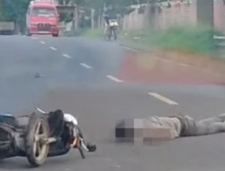 Diduga Mabuk Saat Berkendara, Pemotor Tabrak Mobil di Jalan Poros Topanda