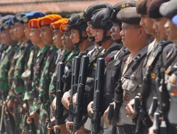 TNI Polri Gelar Patroli, Sisir Kantor Pemerintah Hingga Rumah Ketua Partai