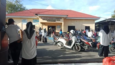 Ribuan Honorer Banjiri Polres Bulukumba Sampai Sore ini