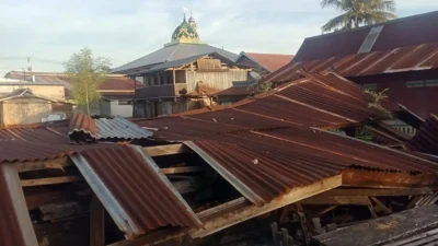 Kondisi los pasar Bacari di Bulukumba yang roboh akibat lapuk