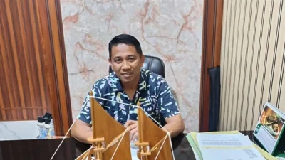 Kasat Intelkam Polres Bulukumba memberikan informasi terkait pelayanan SKCK.