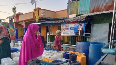 Warga Bulukumba mengalami krisis air bersih akibat pipa PDAM rusak