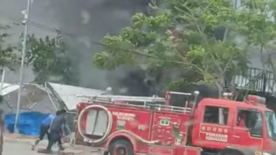 Kebakaran Hanguskan Kios Kontainer UMKM di Pantai Merpati Bulukumba