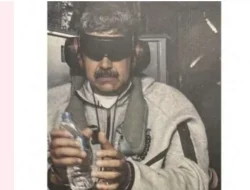 Foto Terbaru Presiden Venezuela Diborgol, Diduga Dalam Kapal Perang AS