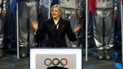 Presiden IOC Kirsty Coventry menyampaikan evaluasi penyelenggaraan Olimpiade Musim Dingin Milan–Cortina 2026 dalam konferensi pers.
