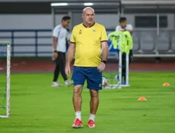 Pelatih Persib Bandung Sebut Perebutan Gelar Juara BRI Super League Ketat