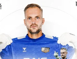 Kiper Dewa United Sonny Stevens Masuk Best XI Pekan 25
