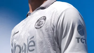 Arema FC rilis jersey keempat warna putih, seluruh keuntungan penjualan disalurkan untuk keluarga korban. Foto dok Arema