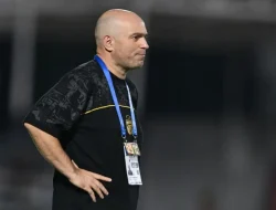 Bernardo Tavares Pasang Badan Usai Persebaya Kebobolan Lima Gol di Samarinda