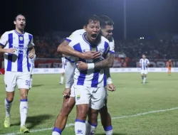 Gol Emosional Adam Alis Warnai Laga Persib Kontra Borneo FC