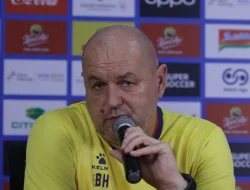 Jelang Laga Versus Persik, Pelatih Persib Soroti Kondisi Febri Hariyadi