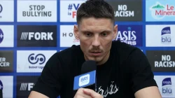 Bek Persis Solo Dusan Mijic bersiap menghadapi laga tandang melawan Persijap Jepara di Stadion Gelora Bumi Kartini.