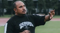 Semen Padang Hadapi PSBS Biak dengan Pelatih Baru Semen Padang menghadapi PSBS Biak di pekan ke-25 Super League dalam laga debut pelatih Imran Nahumarury. Foto Ilegue