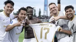 Pemain Bhayangkara FC merayakan gol saat melanjutkan tren kemenangan di kompetisi Liga musim ini.