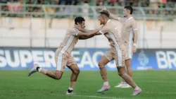 Pemain Dewa United merayakan gol