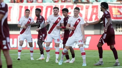 Aksi pemain Persis Solo saat menghadapi PSM Makassar dalam laga ketat BRI Super League di Parepare.